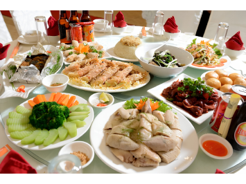 TIỆC ĐÁM GIỖ